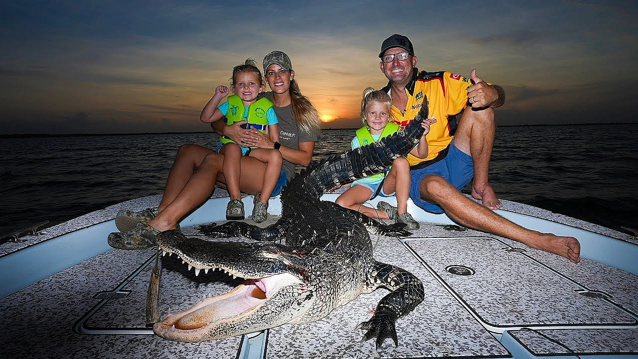 5 Yr Old Girl Catches Gator Twice Her Size!!! (florida Alligator Hunting)